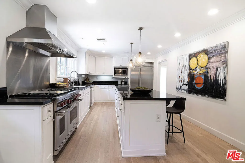 1132 Chantilly Road, Los Angeles, California 90077 home-pic-15